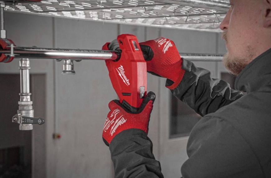 Акумуляторний труборіз по неіржав. сталі MILWAUKEE M12PCSS-202C (+2 акумулятори, зарядний пристрій, HD кейс) 4933479242 фото
